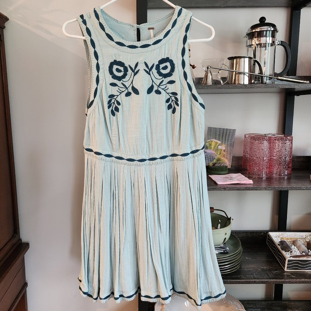 Super Pretty Embroidered Free People Dress Size 10, Birds Flowers Lined Viscose